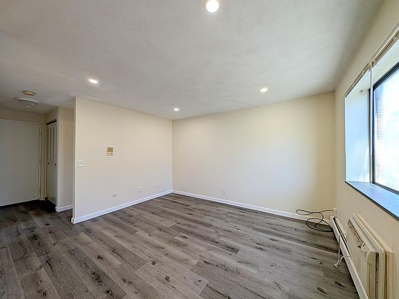 5th image of 86 Newbury St APT 4