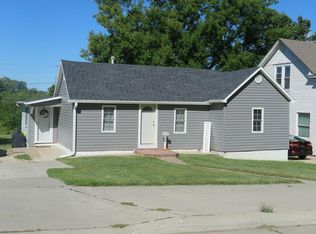 406 N Elm St, Avoca, IA 51521