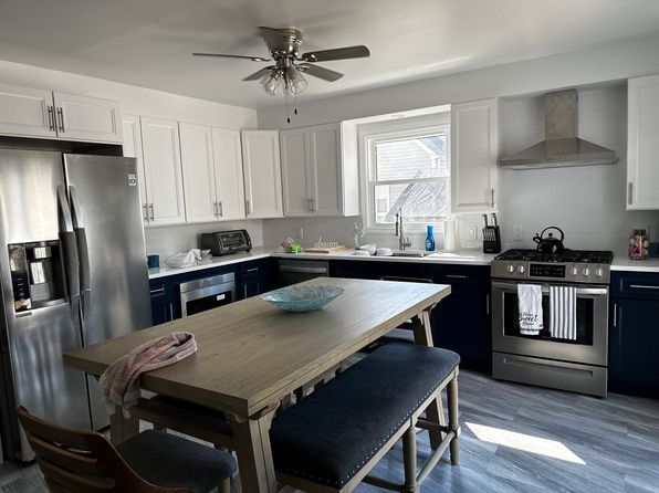 471 Robins St APT A