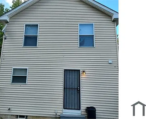 10724 Hathaway Ave — Photo 3