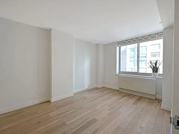 520 West 23rd Street image 9 of 11