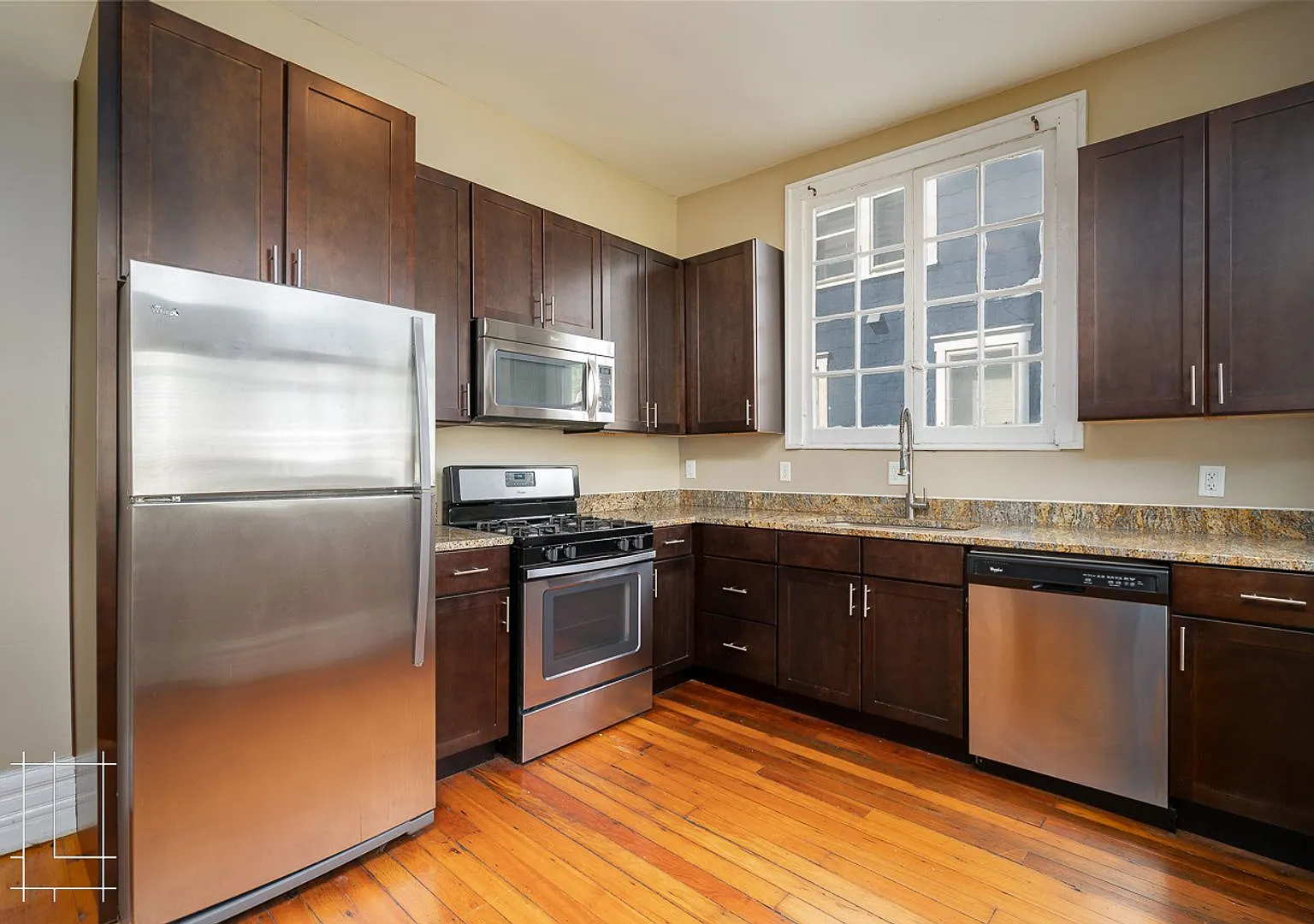 216 W. Hubbard Ave — Photo 2