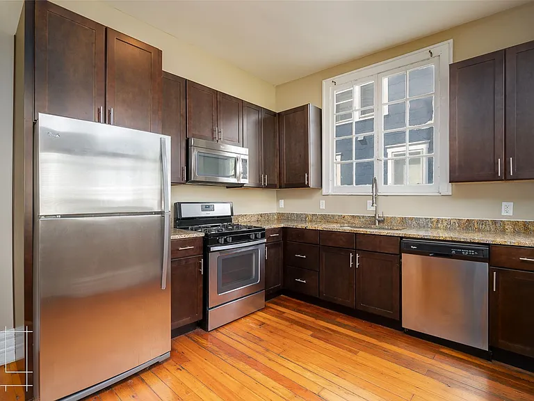 216 W. Hubbard Ave — Photo 2