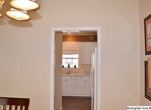 5th image of 956 Castlemaine Dr
