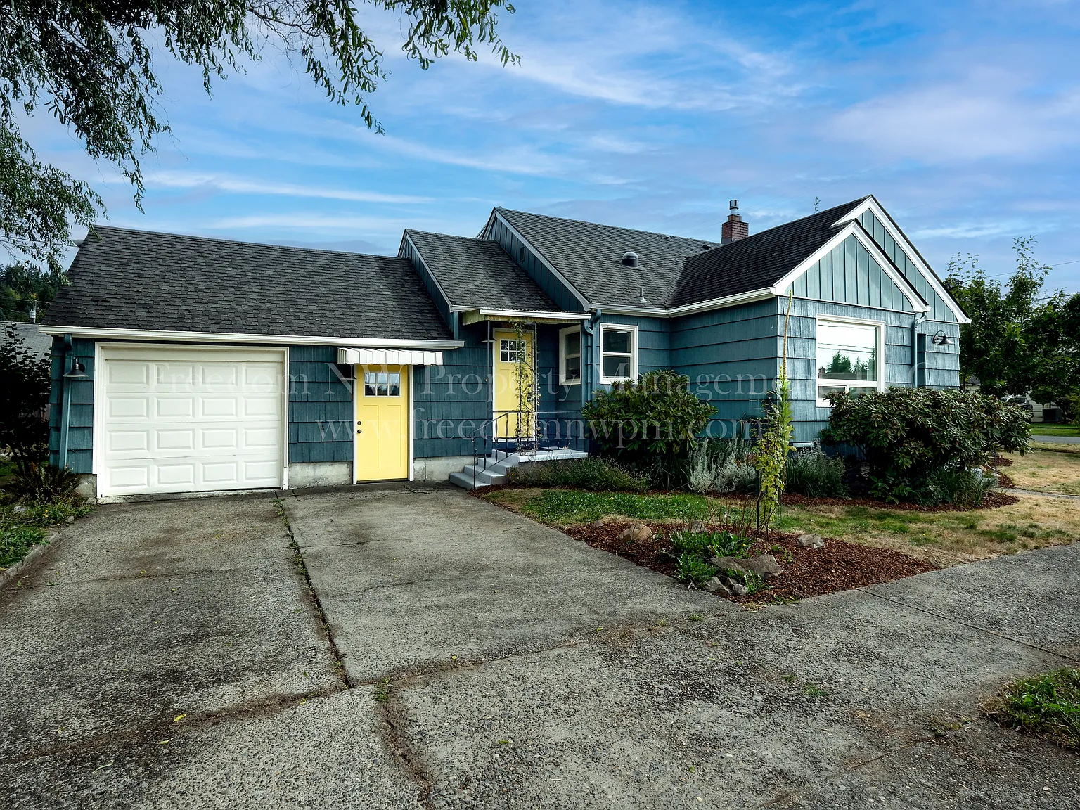 3 bed, 1927 sqft, $2,800 — Photo 2