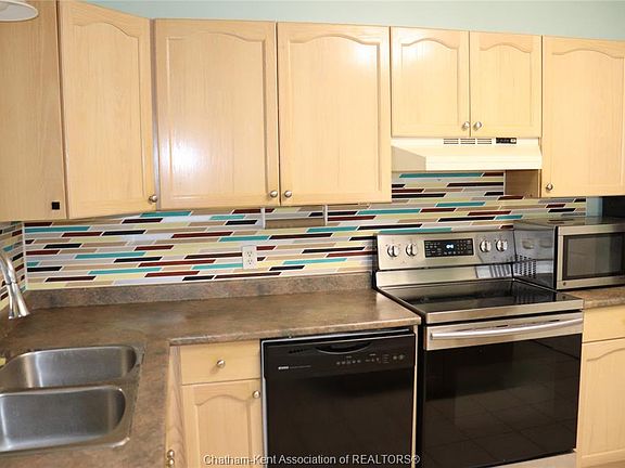 2nd image of 35 A Tiffany St #35