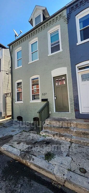 3 bed, 1288 sqft, $1,650 — Photo 1