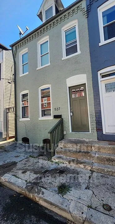 537 Woodward St