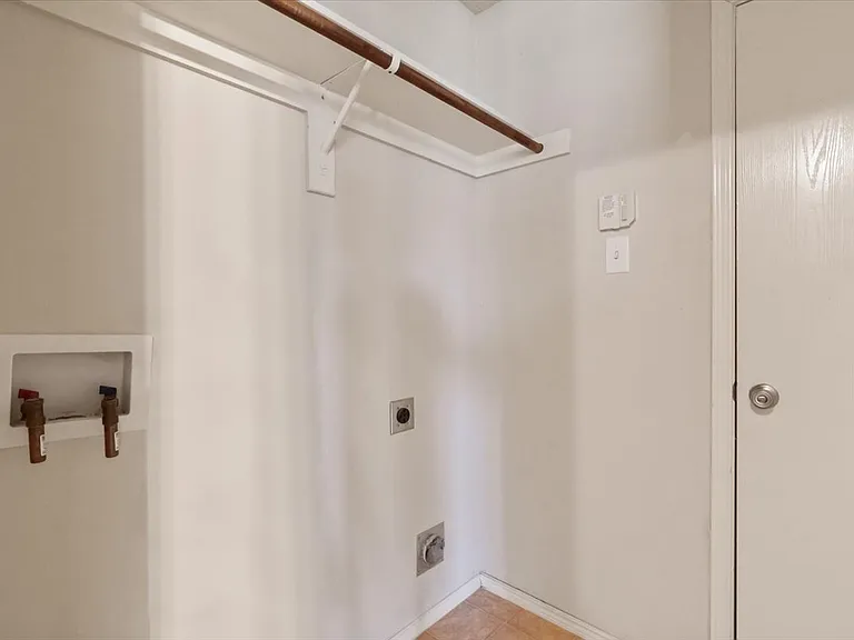 9812 George Washington Dr — Photo 23