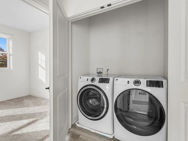 Middle Country Meadows — Photo 20