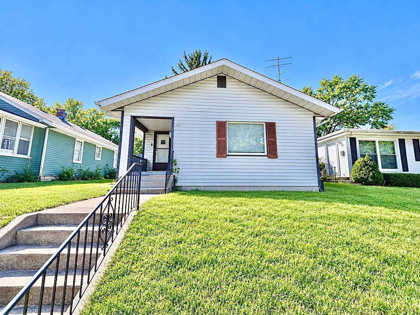 3 bed, 1000 sqft, $1,380 — Photo 1