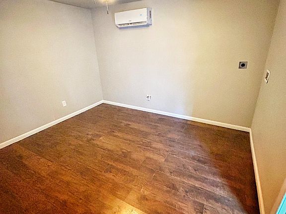 4th image of 534 W Magnolia Ave #B