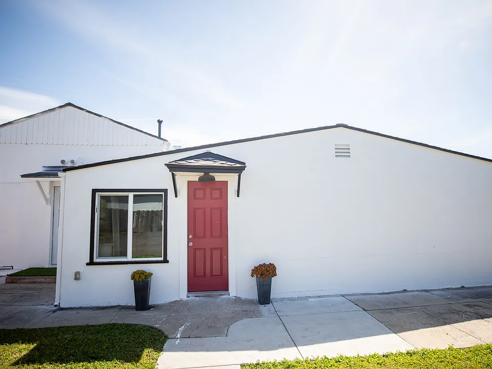 2-1078 Maple Ave