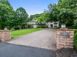 2907 Taj Dr, Oakton, VA 22124