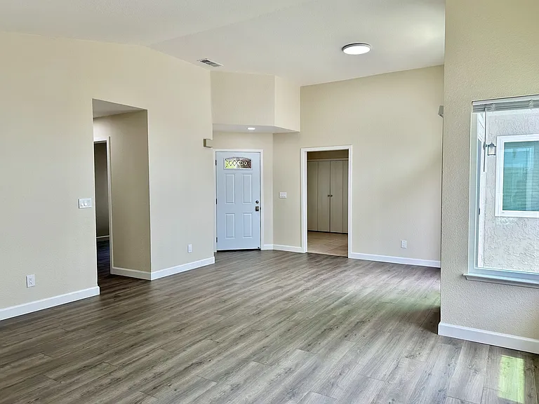 9320 Trenholm Dr — Photo 2