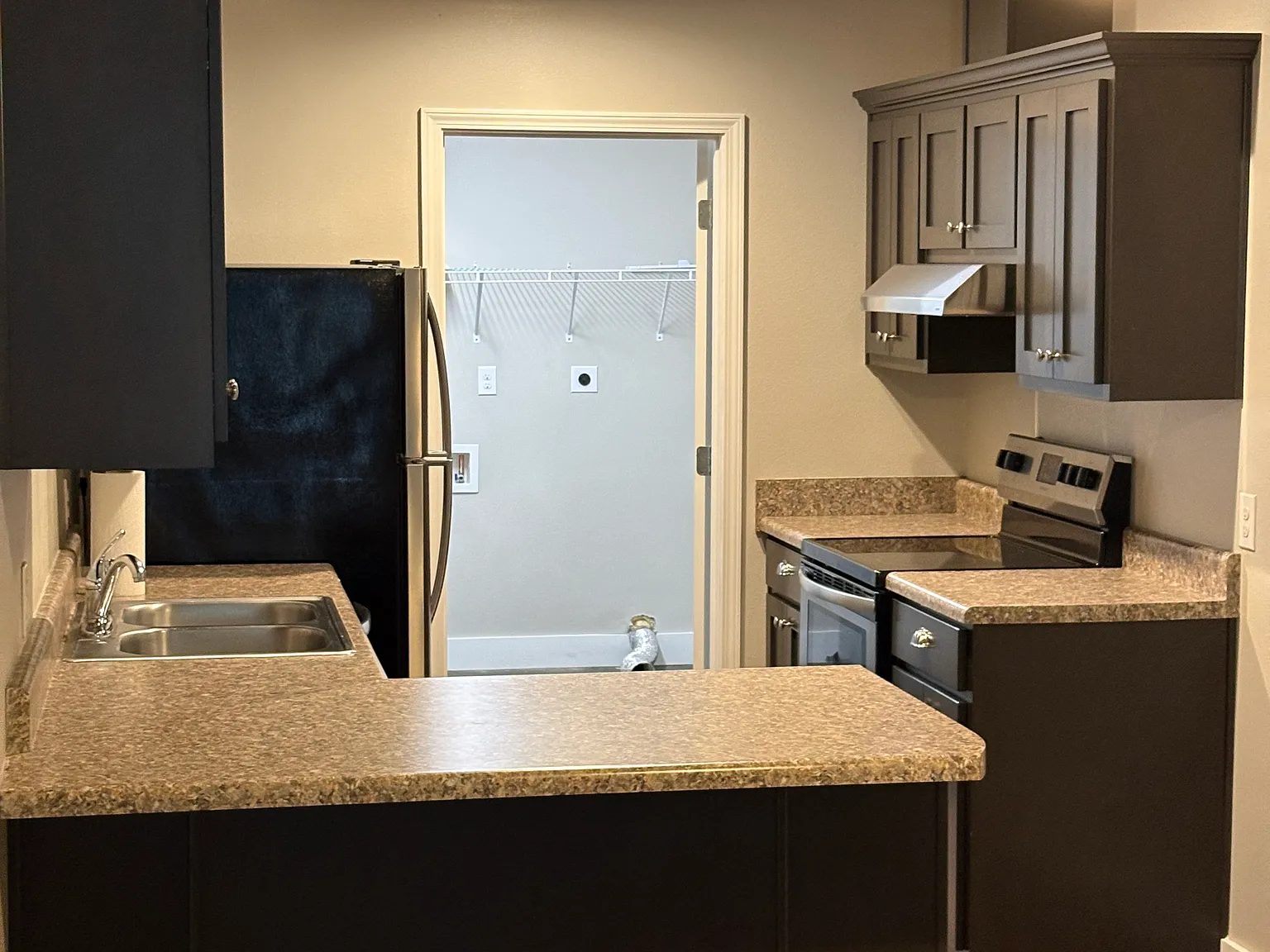 2 bed, 925 sqft, $1,300 — Photo 2