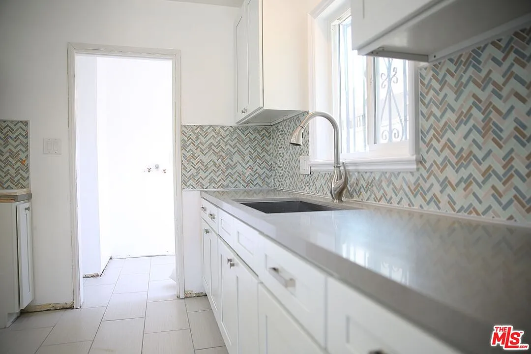 1 bed, 1.0 bath, 750 sqft, $2,300 — Photo 3