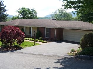 37 Melrose St, Waynesville, NC 28786