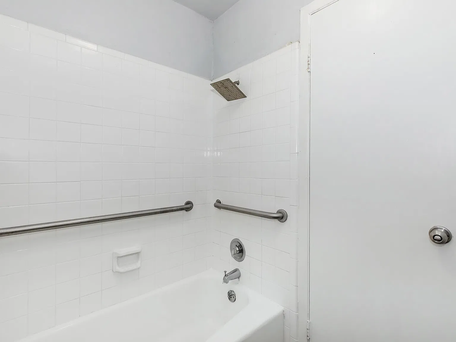 1612 Tamarack Ave — Photo 3