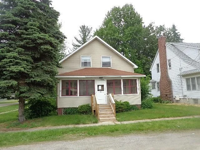 4790 Pine St photo 1