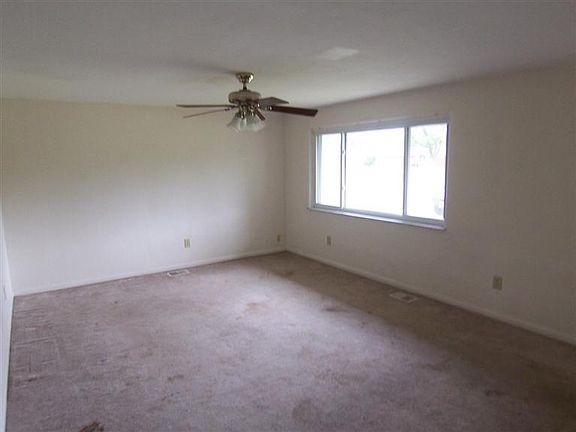 3rd image of 305 Huntsford Pl
