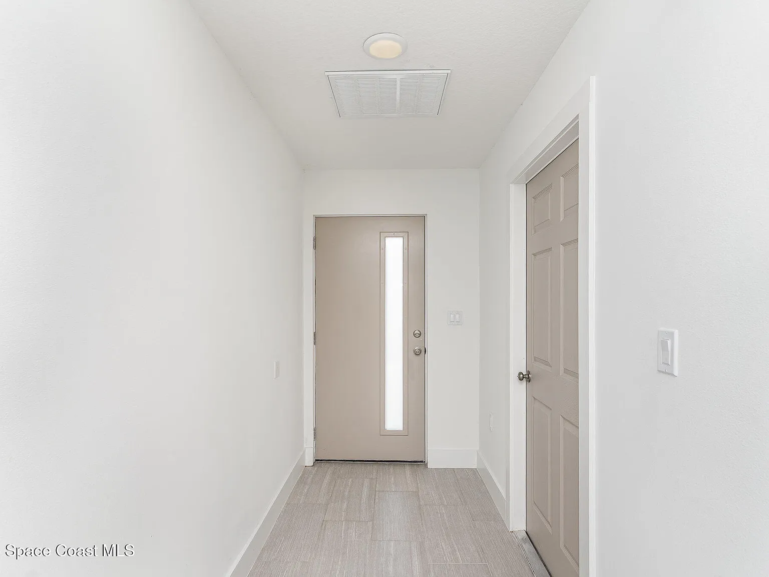 2 bed, 2.0 bath, 1025 sqft, $2,100 — Photo 2