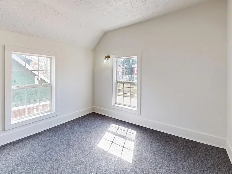 109 W Ely St — Photo 42