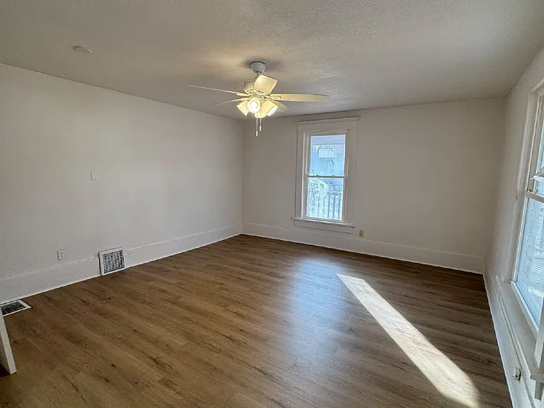258 S Poplar St — Photo 7