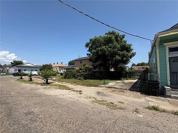 3rd image of 1345 Annette St