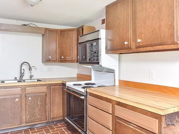 5th image of 1120 Jones Dr