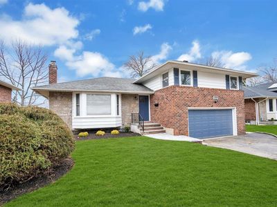 152 Asbury Avenue, Carle Place, NY, 11514