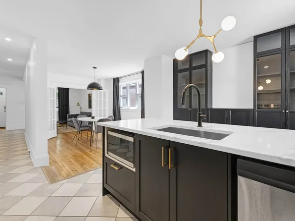 121 Hopewell Ave #B, Ottawa, ON K1S 2Z2