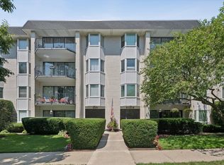 235 Ridge Rd APT 3B, Wilmette, IL 60091
