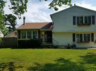 825 Tomahawk Trl, Round Lake Heights, IL 60073