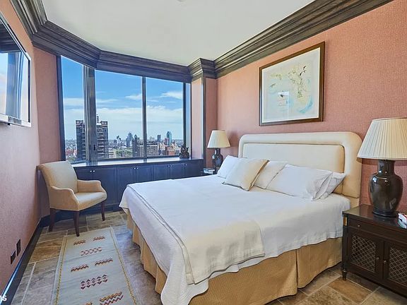 4th image of 200 E 65th St #33north