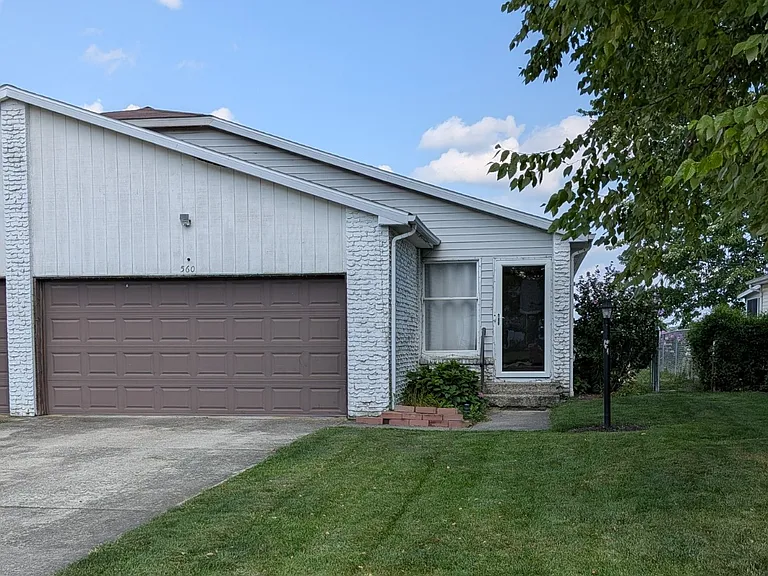 560 Executive Blvd — Photo 1