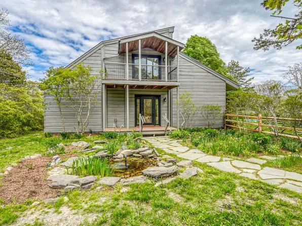 212 Charles Neck Way, West Tisbury, MA 02575