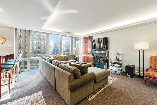 Sold by R New York | media 5