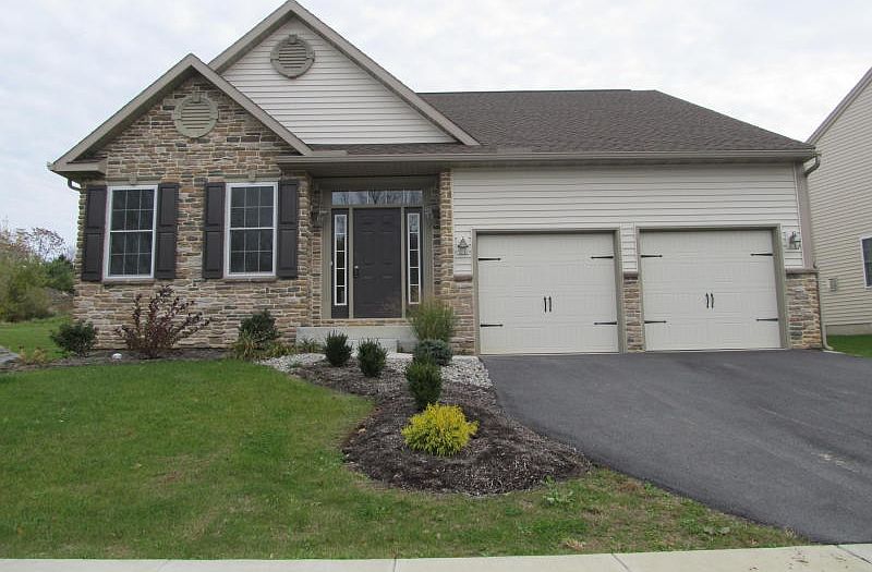 1st image of 32 Chamberlain Ln