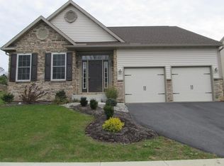 32 Chamberlain Ln, Millersville, PA 17551