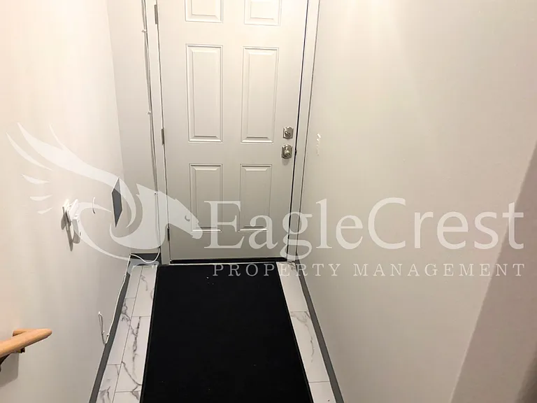 1211 Yellowhawk Way #B — Photo 5