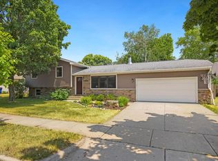 1328 Red Cedar Ct, Onalaska, WI 54650