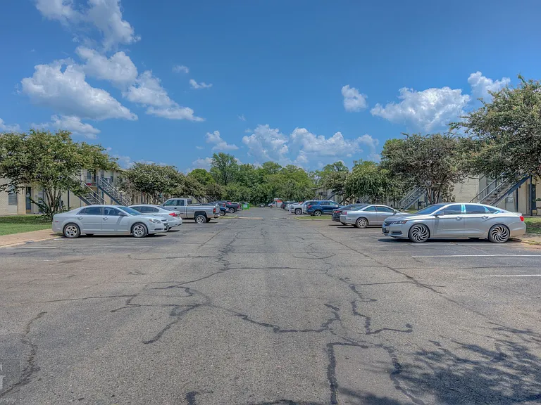 Willow Park Apartments — Photo 11