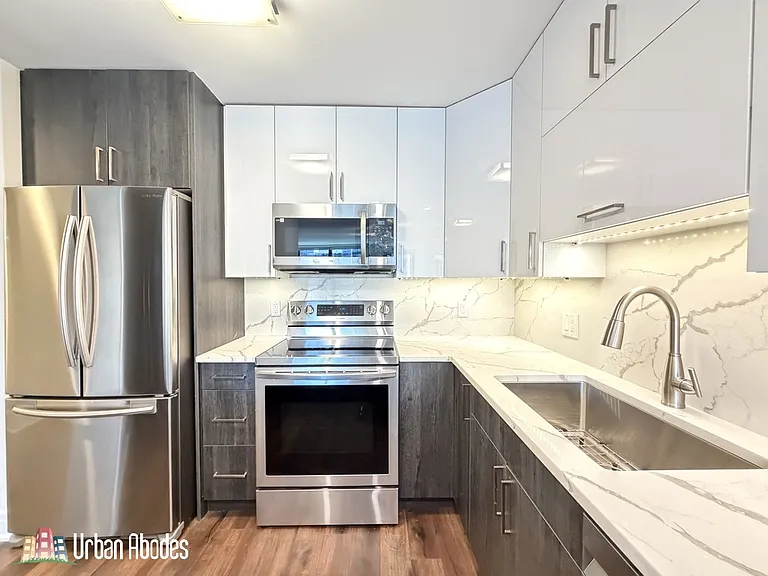 1030 N State St #12K — Photo 9