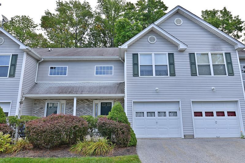 1st image of 4 Meadow Ln