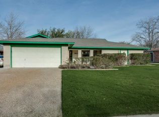 9812 Westpark Dr, Benbrook, TX 76126