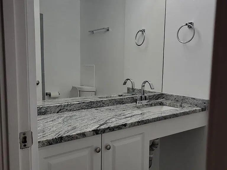 2100 Washington Ave #5A — Photo 4