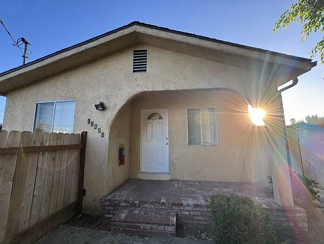 3 bed, 850 sqft, $2,999 — Photo 1