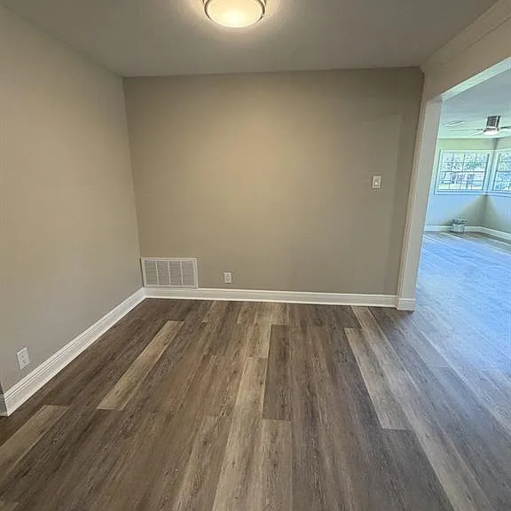 4920 Sue Ave — Photo 5