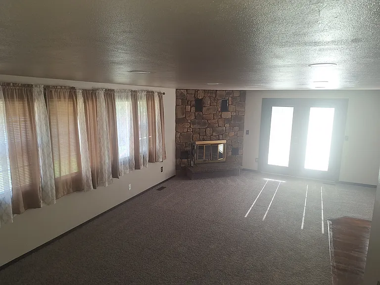 213 Sharon Ave E — Photo 26